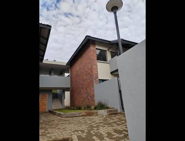 2 BEDROOM TOWNHOUSE FOR SALE IN MONDEOR